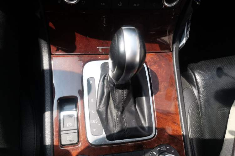 Used Volkswagen Touareg 2014 3.0 TSI New Edition Gear Lever