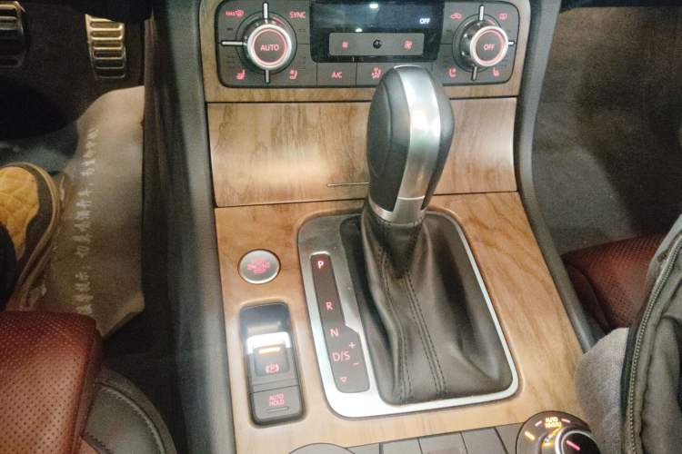 Used Volkswagen Touareg 2014 4.2L Standard Edition Gear Lever