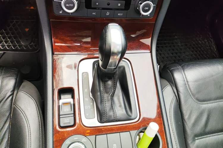 Used Volkswagen Touareg 2014 3.0 TSI New Edition Gear Lever
