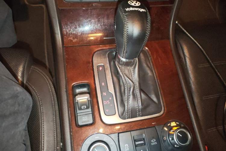 Used Volkswagen Touareg 2014 3.0 TSI New Edition Gear Lever
