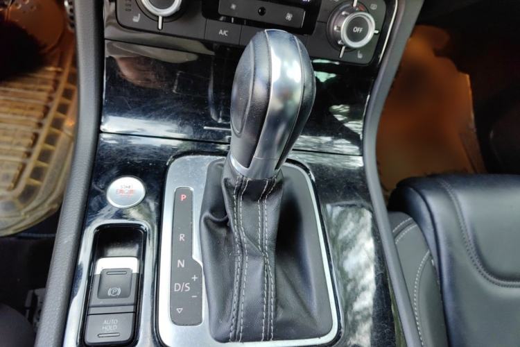 Used Volkswagen Touareg 2014 3.0 TSI Black Explorer Gear Lever
