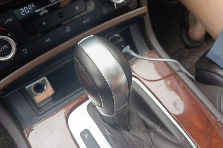 Used Volkswagen Touareg 2014 3.0 TSI New Edition Gear Lever