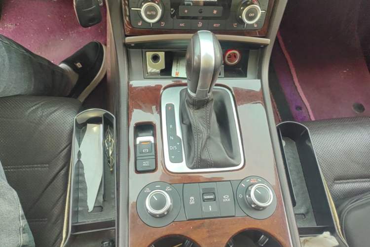 Used Volkswagen Touareg  Gear Lever