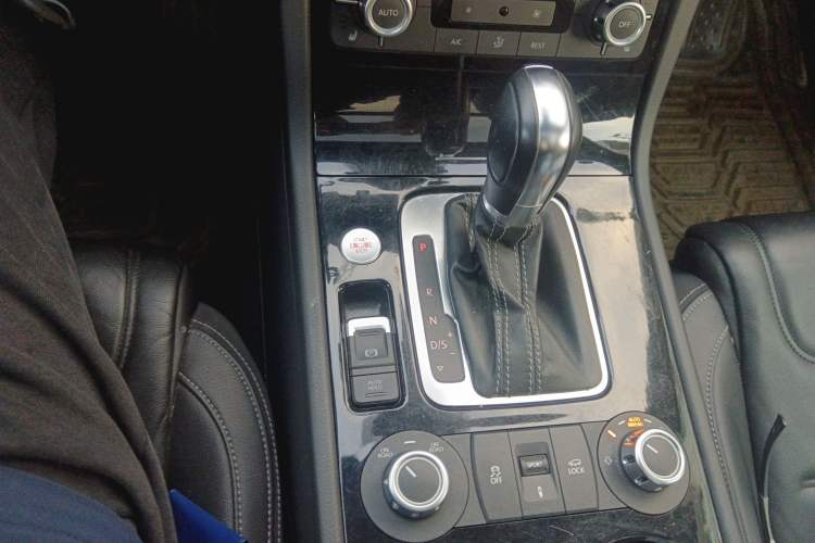 Used Volkswagen Touareg  Gear Lever