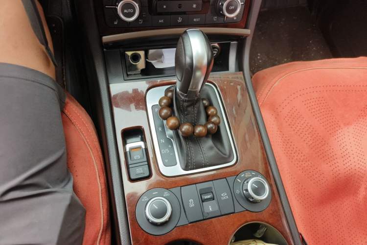 Used Volkswagen Touareg 2014 3.0 TSI New Edition Gear Lever