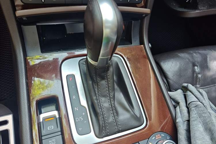 Used Volkswagen Touareg 2014 3.0 TSI New Edition Gear Lever