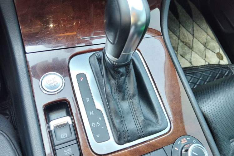 Used Volkswagen Touareg 2014 3.0 TSI New Edition Gear Lever