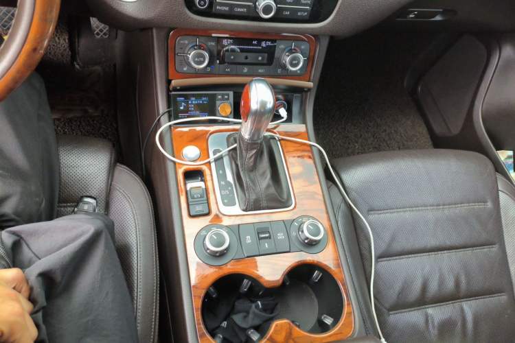 Used Volkswagen Touareg 2014 3.0 TSI New Edition Gear Lever