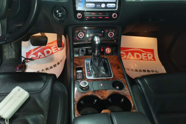 Used Volkswagen Touareg 2014 3.0 TSI New Edition Gear Lever
