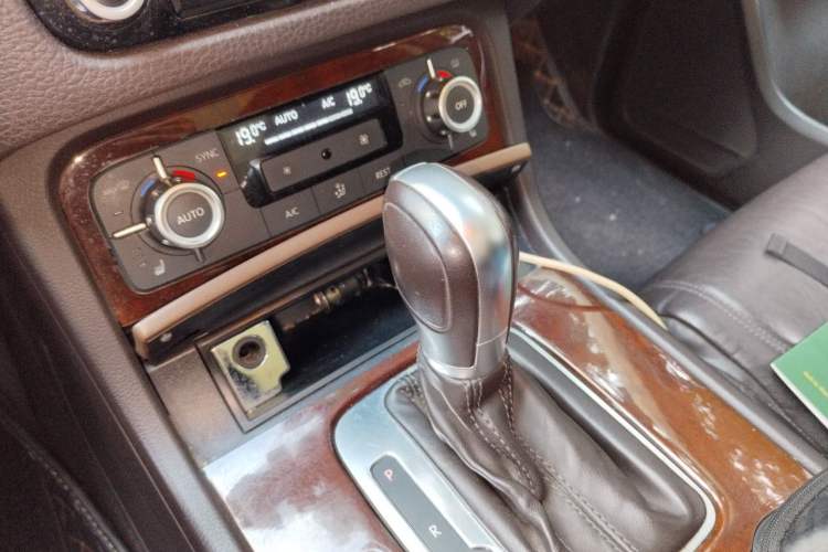 Used Volkswagen Touareg 2014 3.0 TSI New Edition Gear Lever