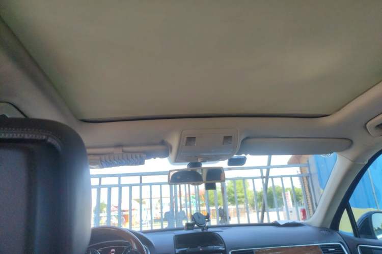 Used Volkswagen Touareg  Headliner