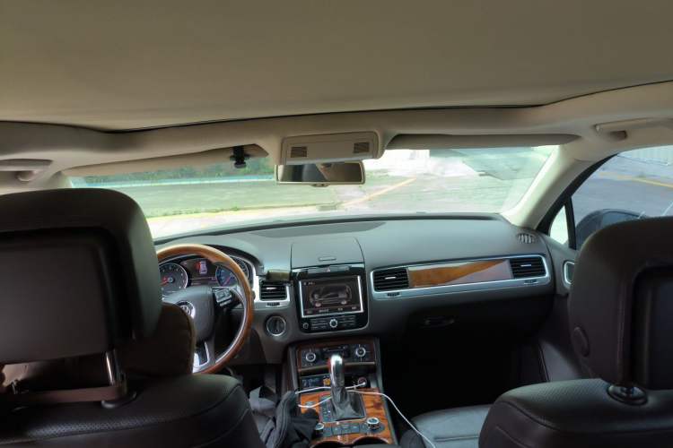 Used Volkswagen Touareg 2014 3.0 TSI New Edition Headliner