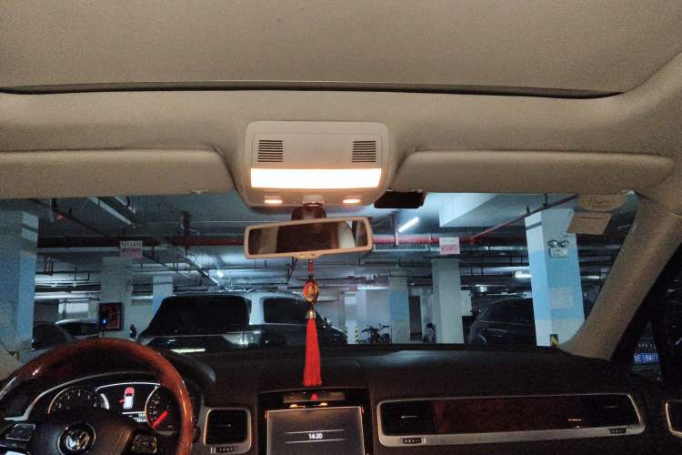 Used Volkswagen Touareg 2014 3.0 TSI New Edition Headliner