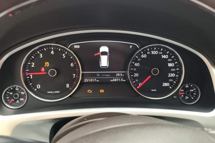 Used Volkswagen Touareg 2014 3.0 TSI New Edition Instrument Cluster