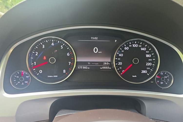 Used Volkswagen Touareg 2014 3.0 TSI New Edition Instrument Cluster