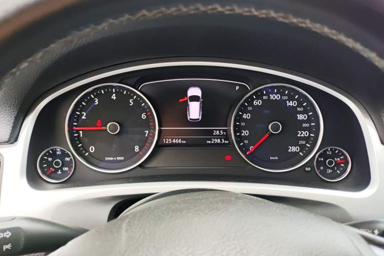 Used Volkswagen Touareg 2014 3.0 TSI New Edition Instrument Cluster