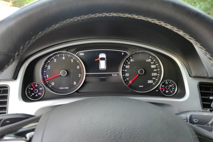 Used Volkswagen Touareg 2014 3.0 TSI Black Explorer Instrument Cluster