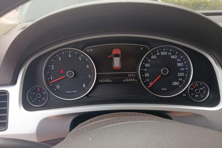 Used Volkswagen Touareg 2014 3.0 TSI New Edition Instrument Cluster