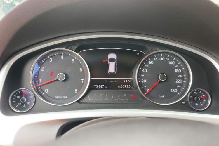 Used Volkswagen Touareg 2014 3.0 TSI New Edition Instrument Cluster