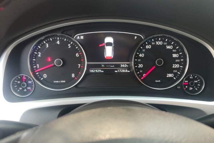 Used Volkswagen Touareg 2014 3.0 TSI New Edition Instrument Cluster