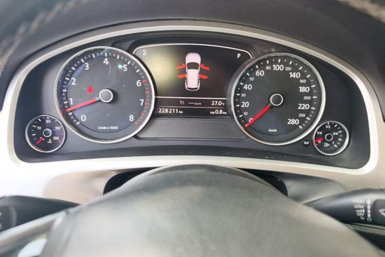 Used Volkswagen Touareg 2014 3.0 TSI New Edition Instrument Cluster