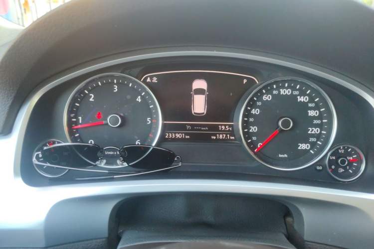 Used Volkswagen Touareg  Instrument Cluster