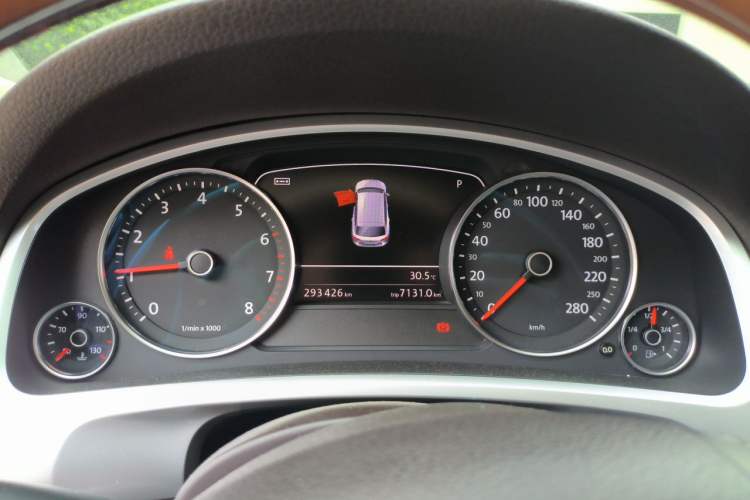 Used Volkswagen Touareg 2014 3.0 TSI New Edition Instrument Cluster