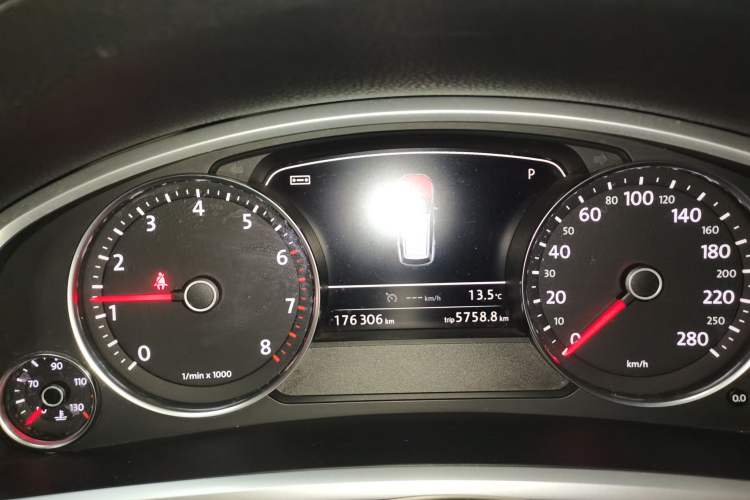 Used Volkswagen Touareg 2014 3.0 TSI New Edition Instrument Cluster