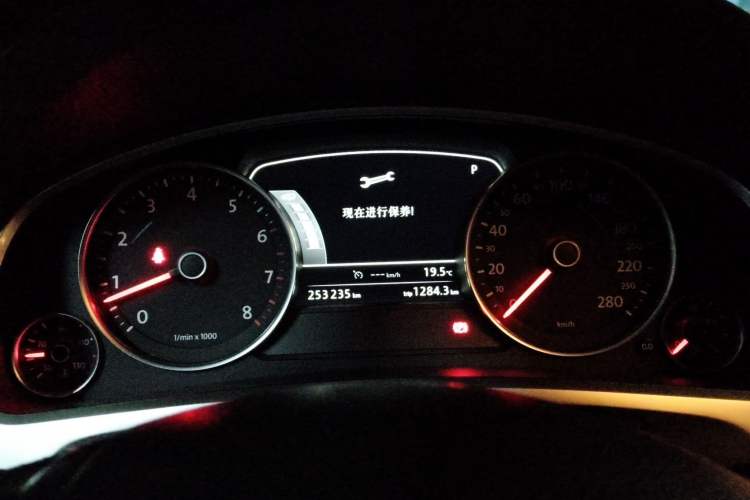 Used Volkswagen Touareg 2014 3.0 TSI New Edition Instrument Cluster