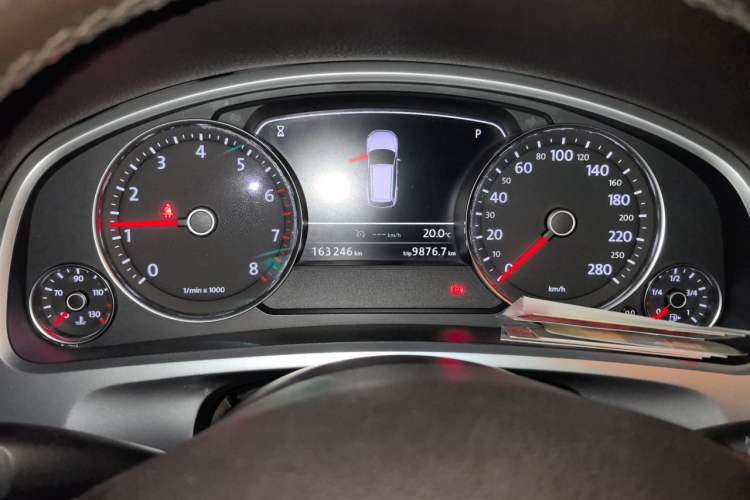 Used Volkswagen Touareg 2014 3.0 TSI New Edition Instrument Cluster