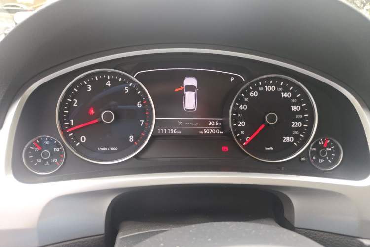 Used Volkswagen Touareg 2014 3.0 TSI Black Explorer Instrument Cluster