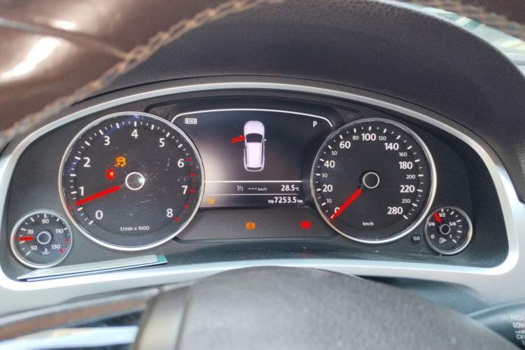 Used Volkswagen Touareg 2014 3.0 TSI New Edition Instrument Cluster