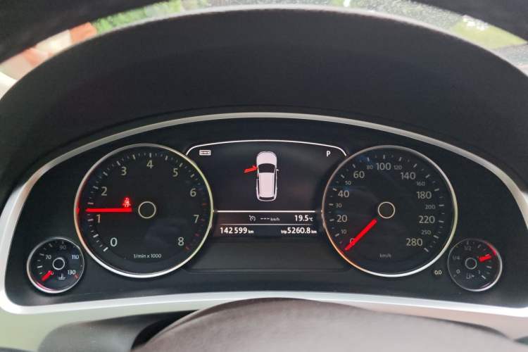 Used Volkswagen Touareg 2014 3.0 TSI New Edition Instrument Cluster