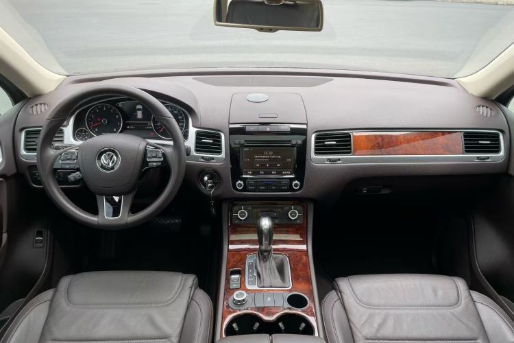 Used Volkswagen Touareg 2014 3.0 TSI New Edition Interior 1