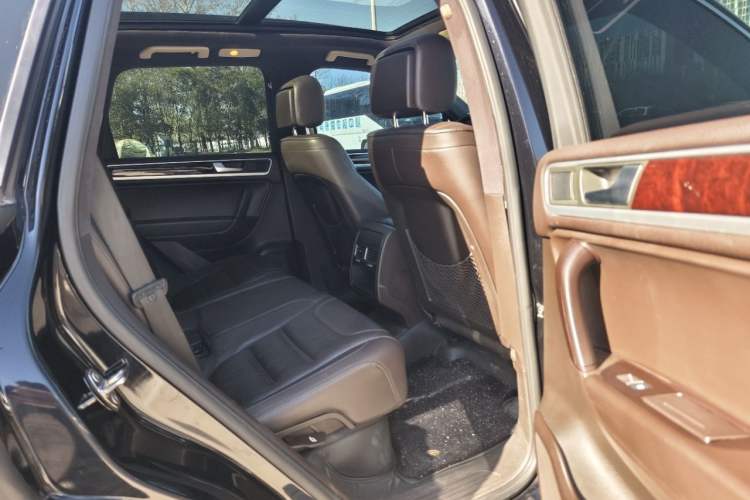 Used Volkswagen Touareg 2014 3.0 TSI New Edition Interior 10
