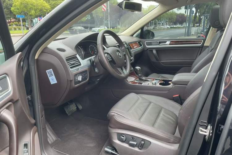 Used Volkswagen Touareg 2014 3.0 TSI New Edition Interior 2