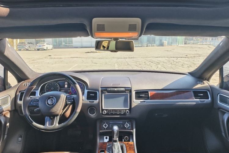 Used Volkswagen Touareg 2014 3.0 TSI New Edition Interior 2