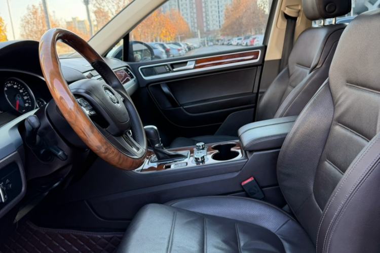 Used Volkswagen Touareg 2014 3.0 TSI New Edition Interior 2
