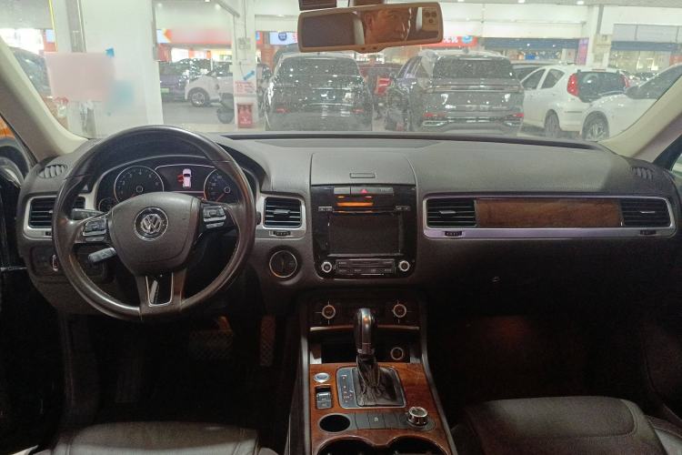 Used Volkswagen Touareg 2014 3.0 TSI New Edition Interior 2