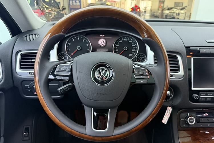 Used Volkswagen Touareg 2014 3.0 TSI New Edition Interior 2