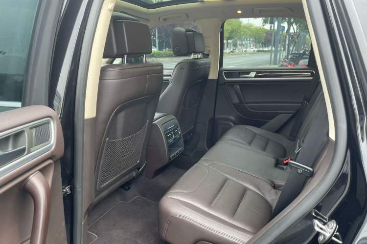 Used Volkswagen Touareg 2014 3.0 TSI New Edition Interior 3