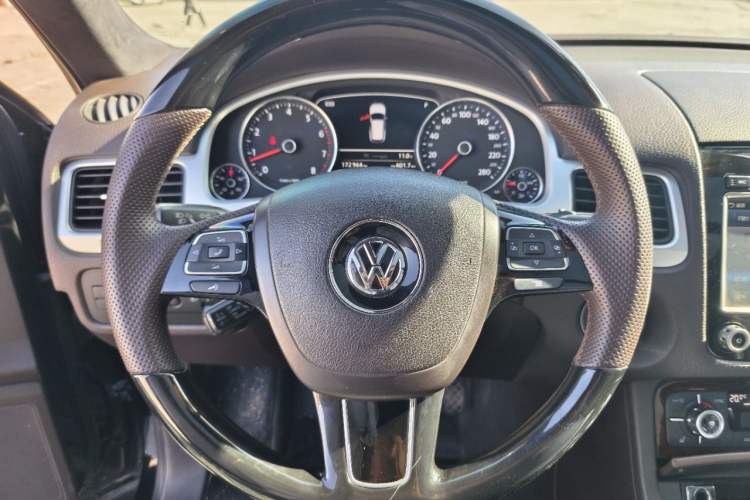 Used Volkswagen Touareg 2014 3.0 TSI New Edition Interior 3