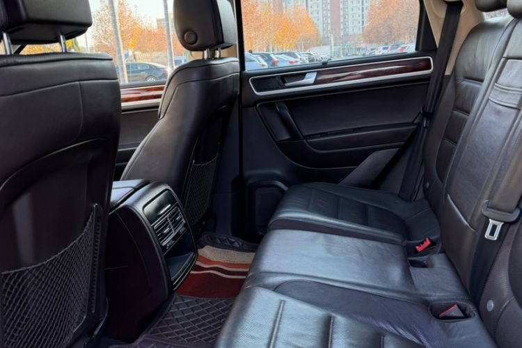 Used Volkswagen Touareg 2014 3.0 TSI New Edition Interior 3