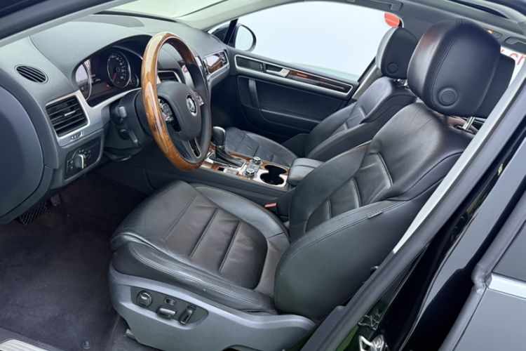 Used Volkswagen Touareg 2014 3.0 TSI New Edition Interior 3