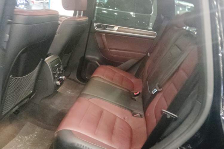 Used Volkswagen Touareg 2014 4.2L Standard Edition Interior 4