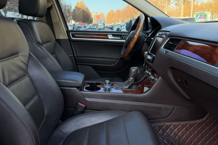 Used Volkswagen Touareg 2014 3.0 TSI New Edition Interior 4