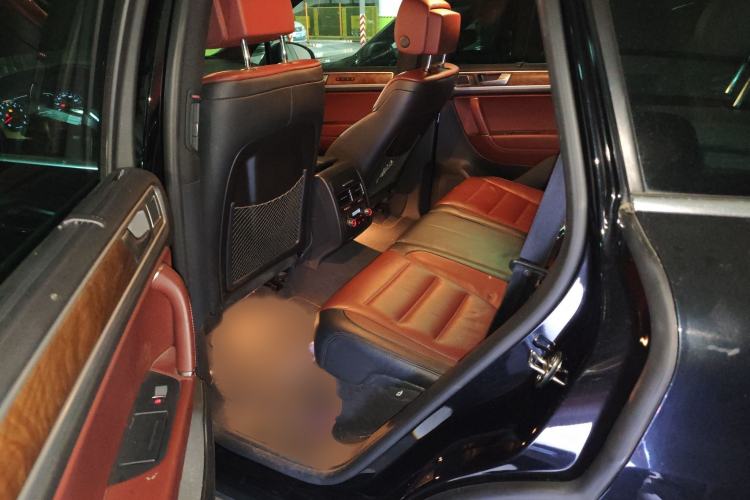 Used Volkswagen Touareg 2014 4.2L Standard Edition Interior 4