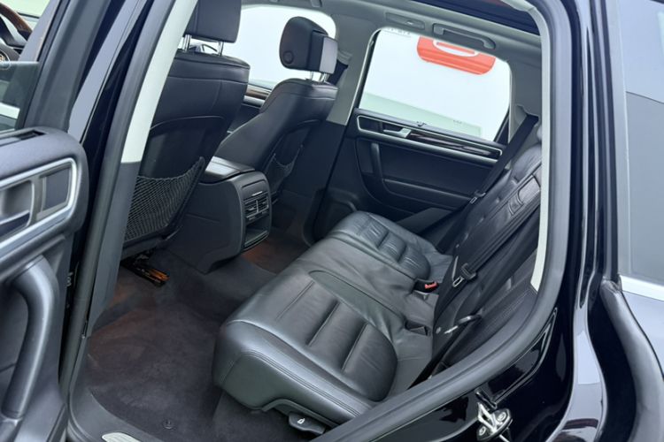 Used Volkswagen Touareg 2014 3.0 TSI New Edition Interior 4
