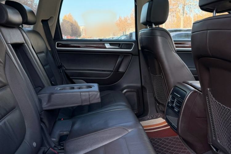 Used Volkswagen Touareg 2014 3.0 TSI New Edition Interior 5