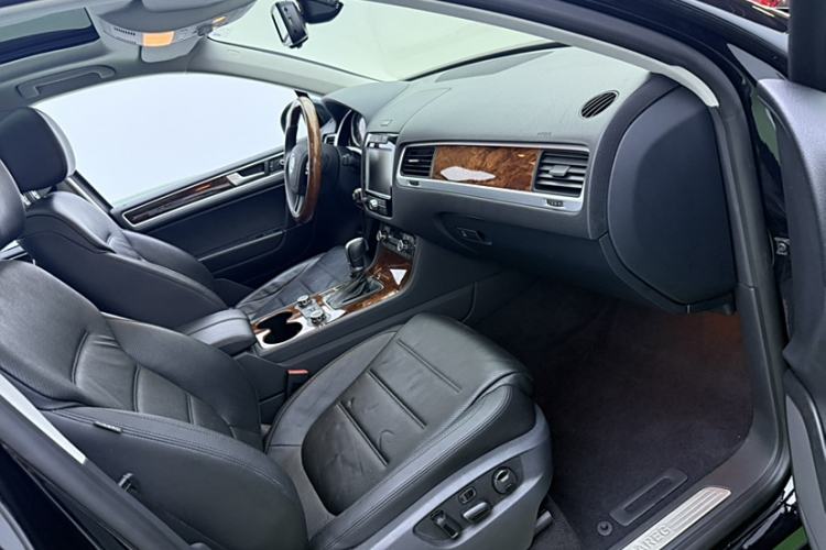 Used Volkswagen Touareg 2014 3.0 TSI New Edition Interior 5